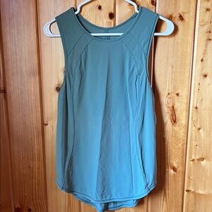 Lululemon workout top size 8